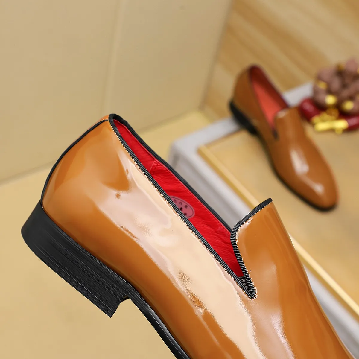 Men's shoes 💰580 💰 Louis Vuitton LV ® Autumn and Winter 🆕 models 🔛Full shoe counter First layer cowhide, 🐂Leather lined casual shoes for men, super soft outsole, essential for driving. Counter synchronization Original first layer cowhide Completely 1:1 mold customization 🌹Top version, 2 colors optional! Number: 38-45 (37.46. Customized)